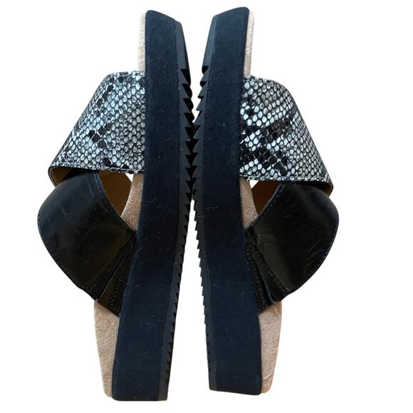 Vionic Women's 7 Wide Hayden Black Snake Skin Leather Criss Cross Slide Sandal - Picture 6 of 7